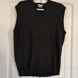 Munro Men's Dark Gray V-Neck Sweater Vest